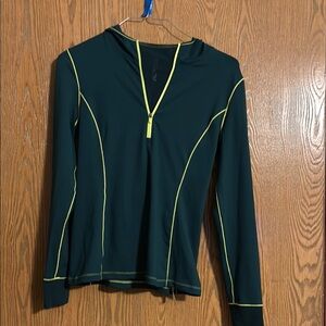 Fabletics Fitted Green and Yellow Long Sleeve Top w/Hood Size M